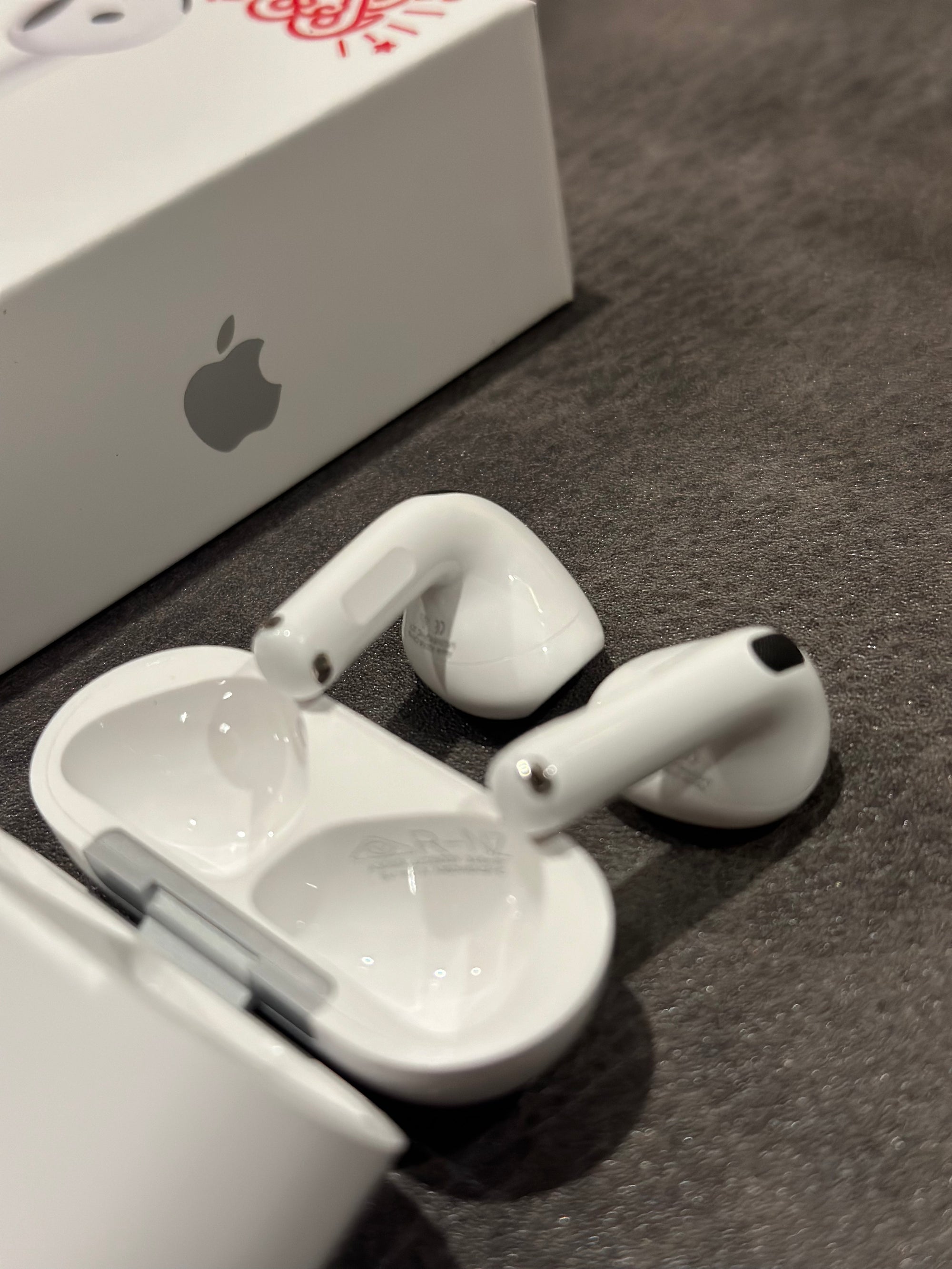 Apple AirPods 4 Edição ANC com Redução de Ruído
