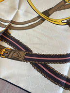 Lenço Gucci Quadrado de Seda Cor Fundo Creme/Marfim