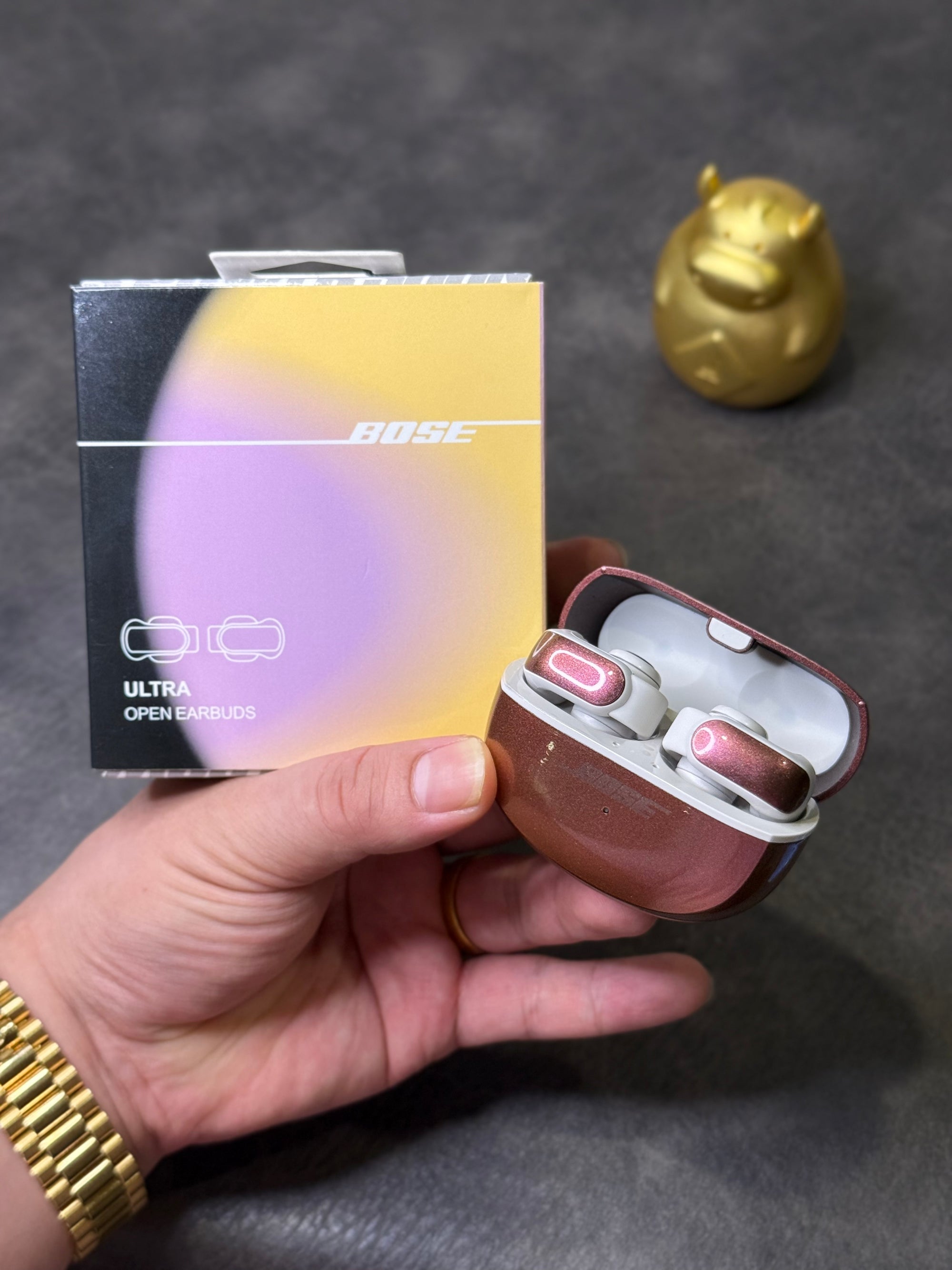 Fones de ouvido Bose Ultra Ear Clip Open na edição Poison