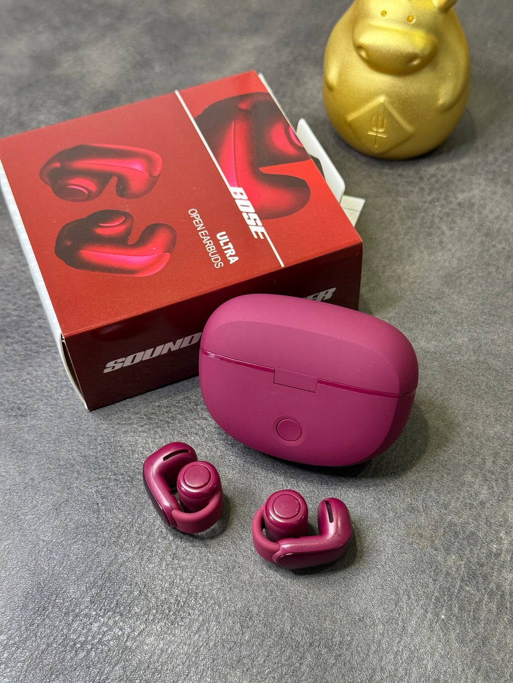 Fones de ouvido Bose Ultra Ear Clip Open na edição Poison