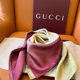Lenço Gucci Quadrado de Seda Cor Degradê Rosado