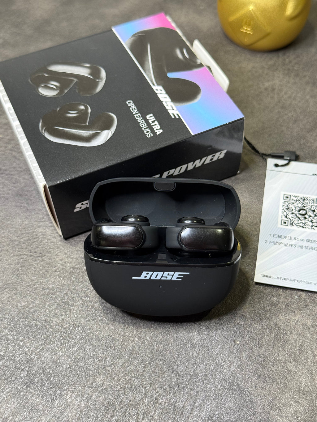 Fones de ouvido Bose Ultra Ear Clip Open na edição Poison