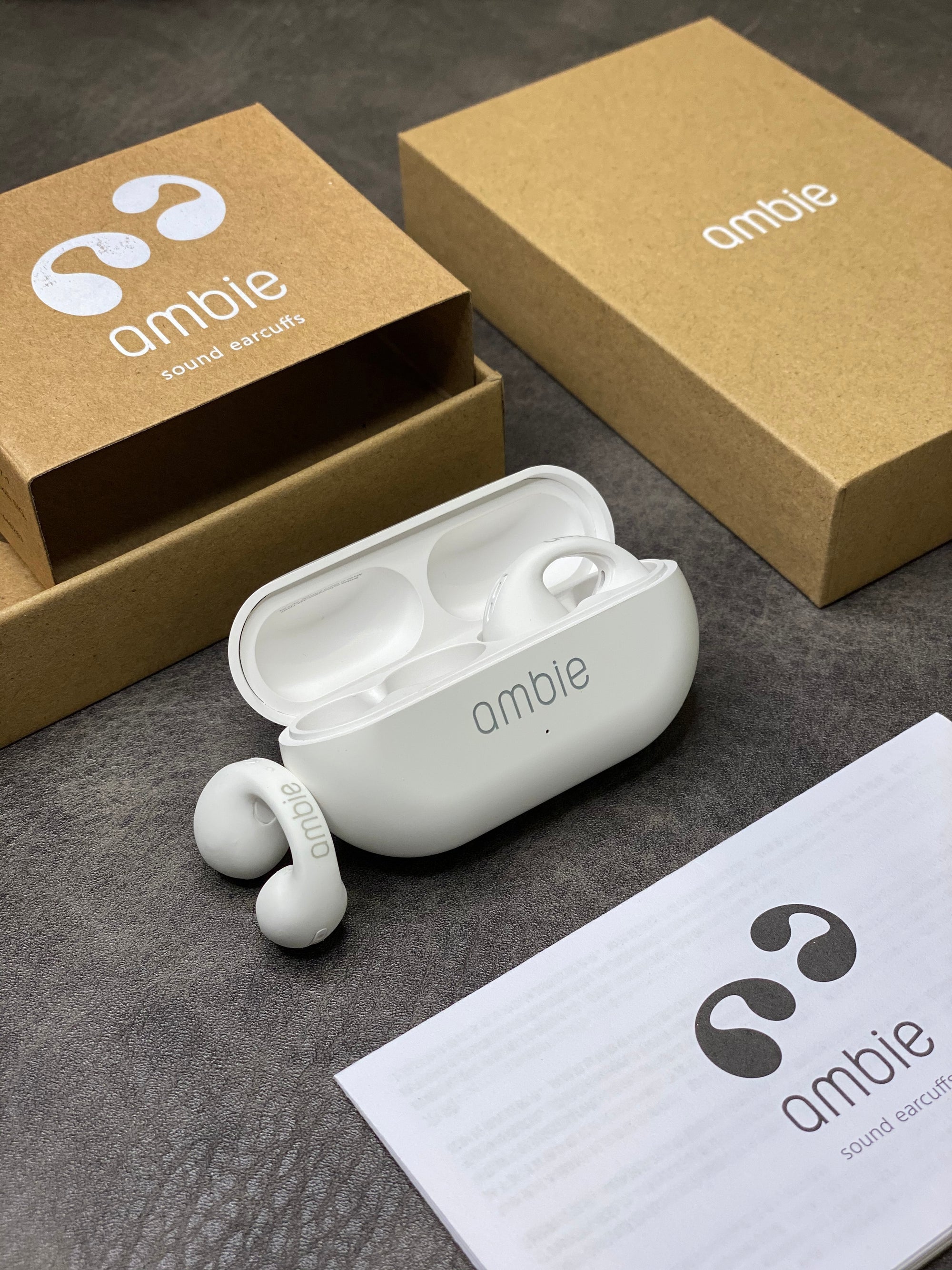 Clipe Auricular de Condução Óssea Ambie Branco