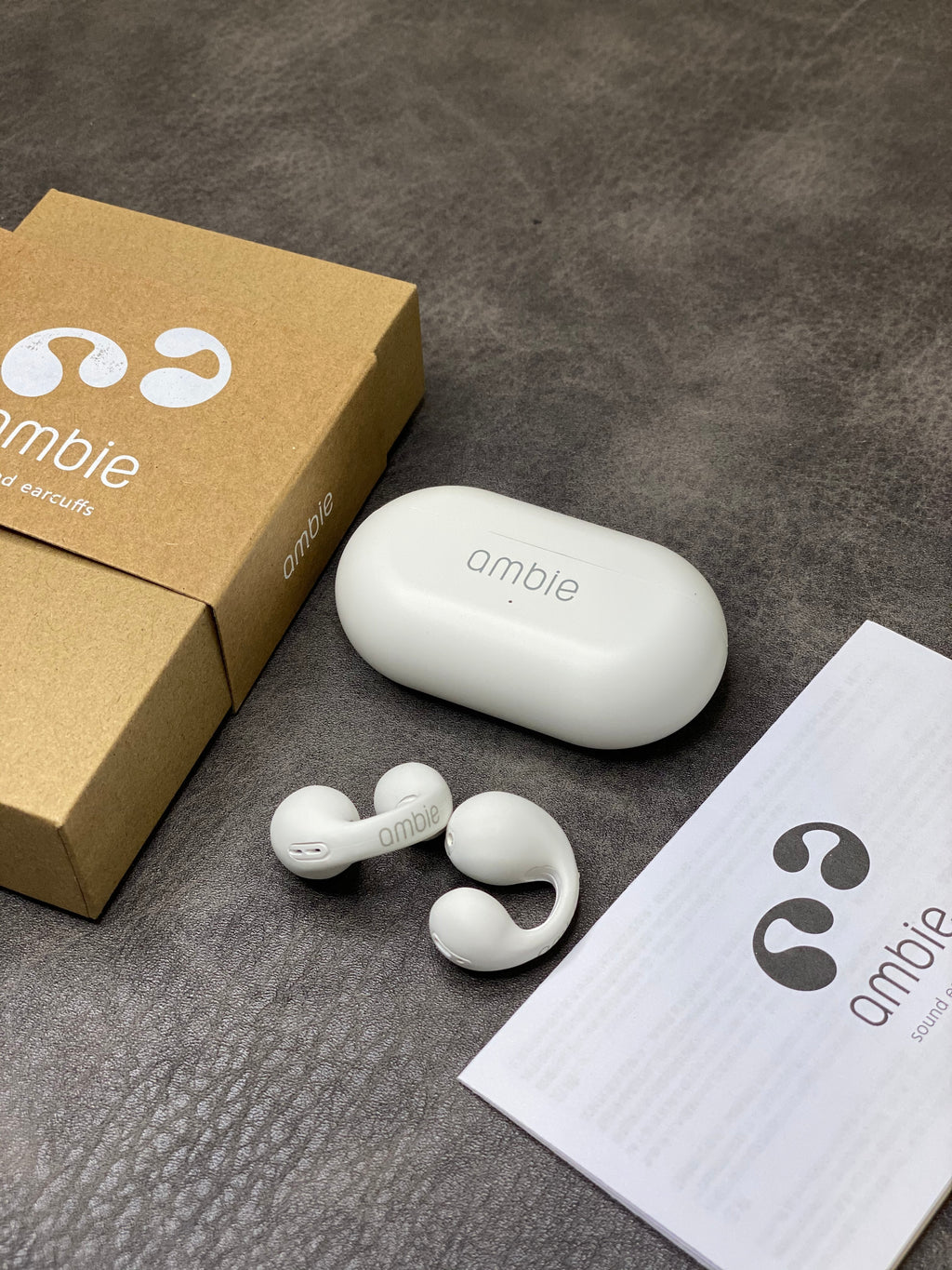 Clipe Auricular de Condução Óssea Ambie Branco