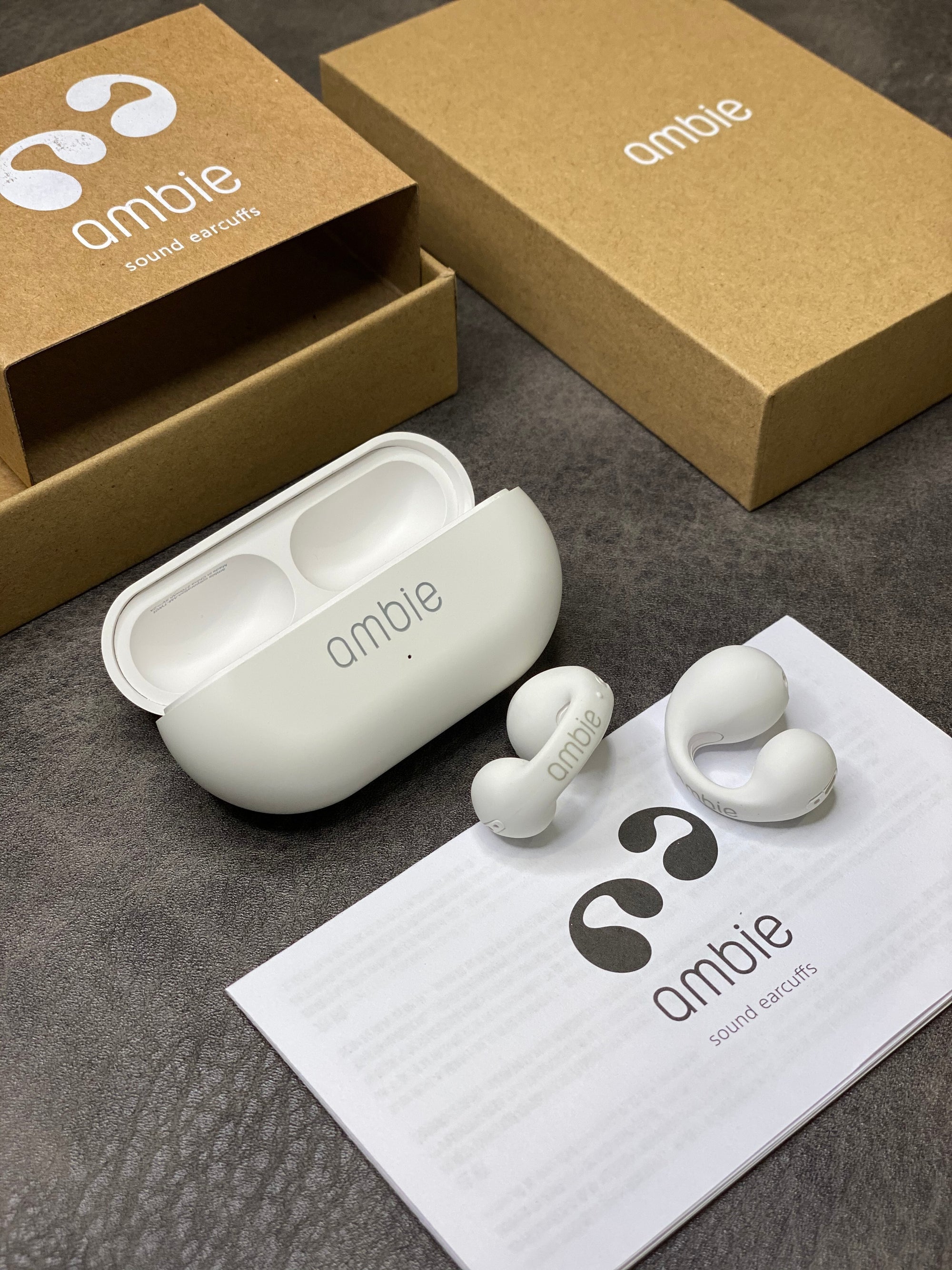 Clipe Auricular de Condução Óssea Ambie Branco