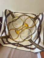 Lenço Gucci Quadrado de Seda Cor Fundo Creme/Marfim