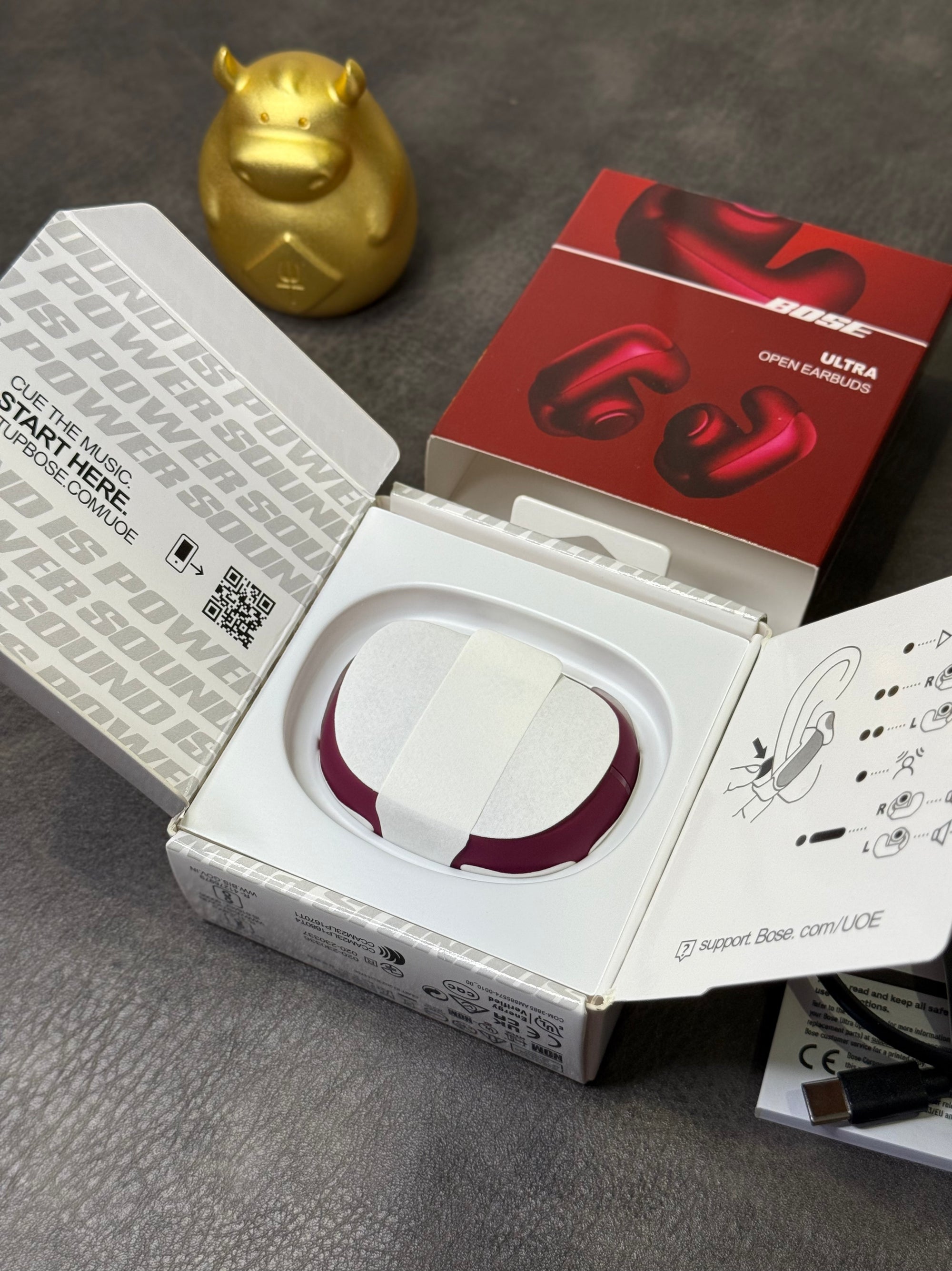 Fones de ouvido Bose Ultra Ear Clip Open na edição Poison