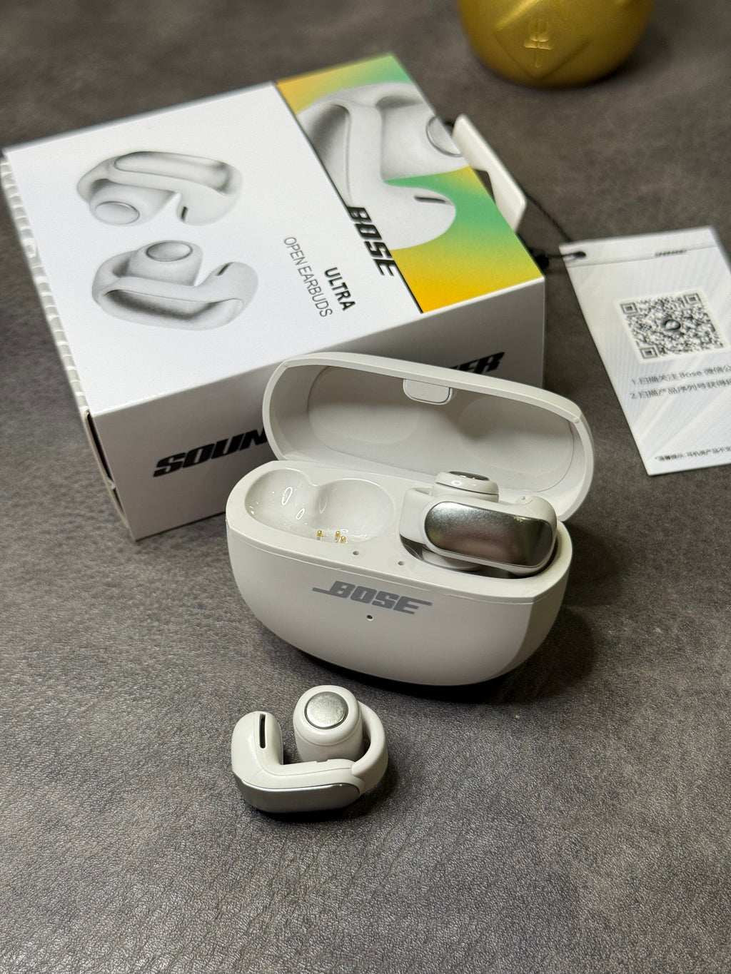 Fones de ouvido Bose Ultra Ear Clip Open na edição Poison