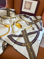 Lenço Gucci Quadrado de Seda Cor Fundo Creme/Marfim