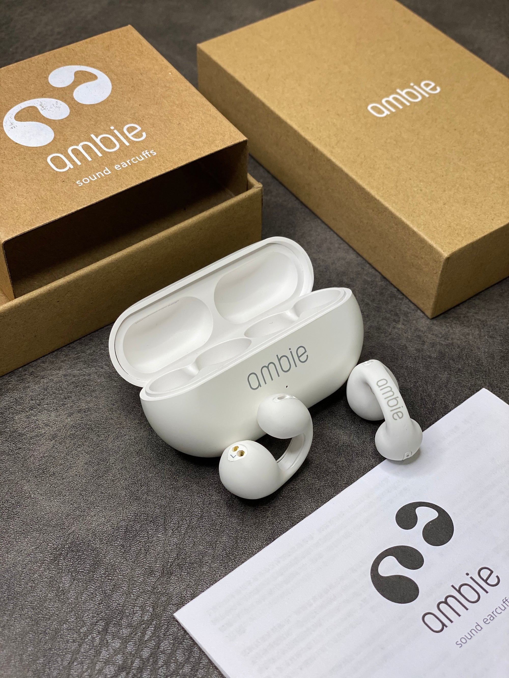 Clipe Auricular de Condução Óssea Ambie Branco