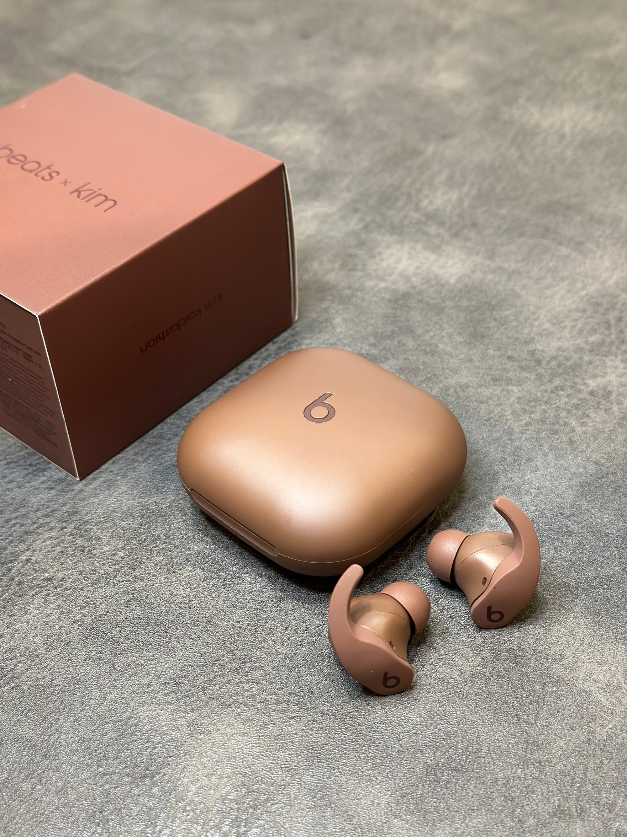 Beats Fit Pro x Kim com pop-up