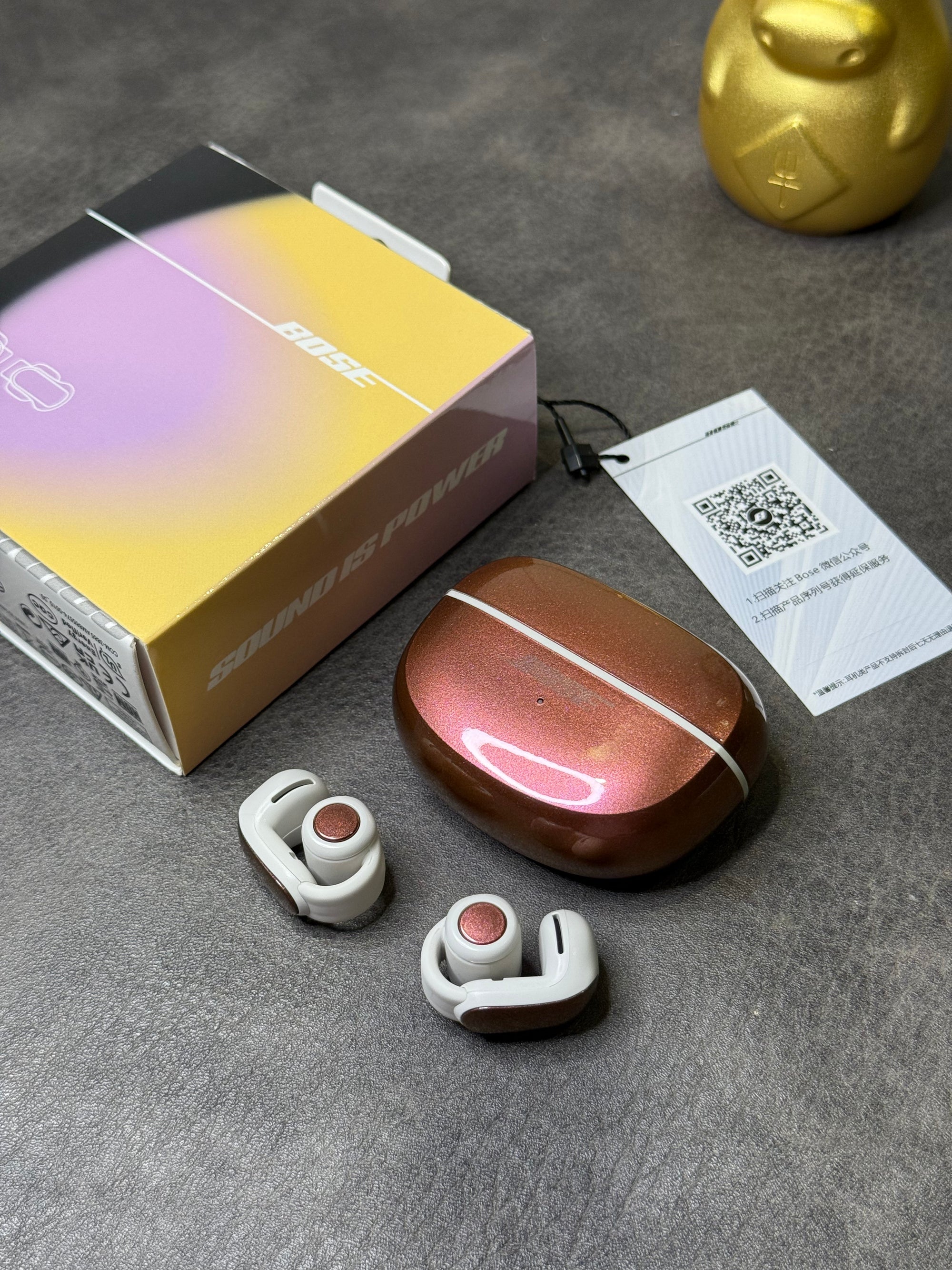 Fones de ouvido Bose Ultra Ear Clip Open na edição Poison