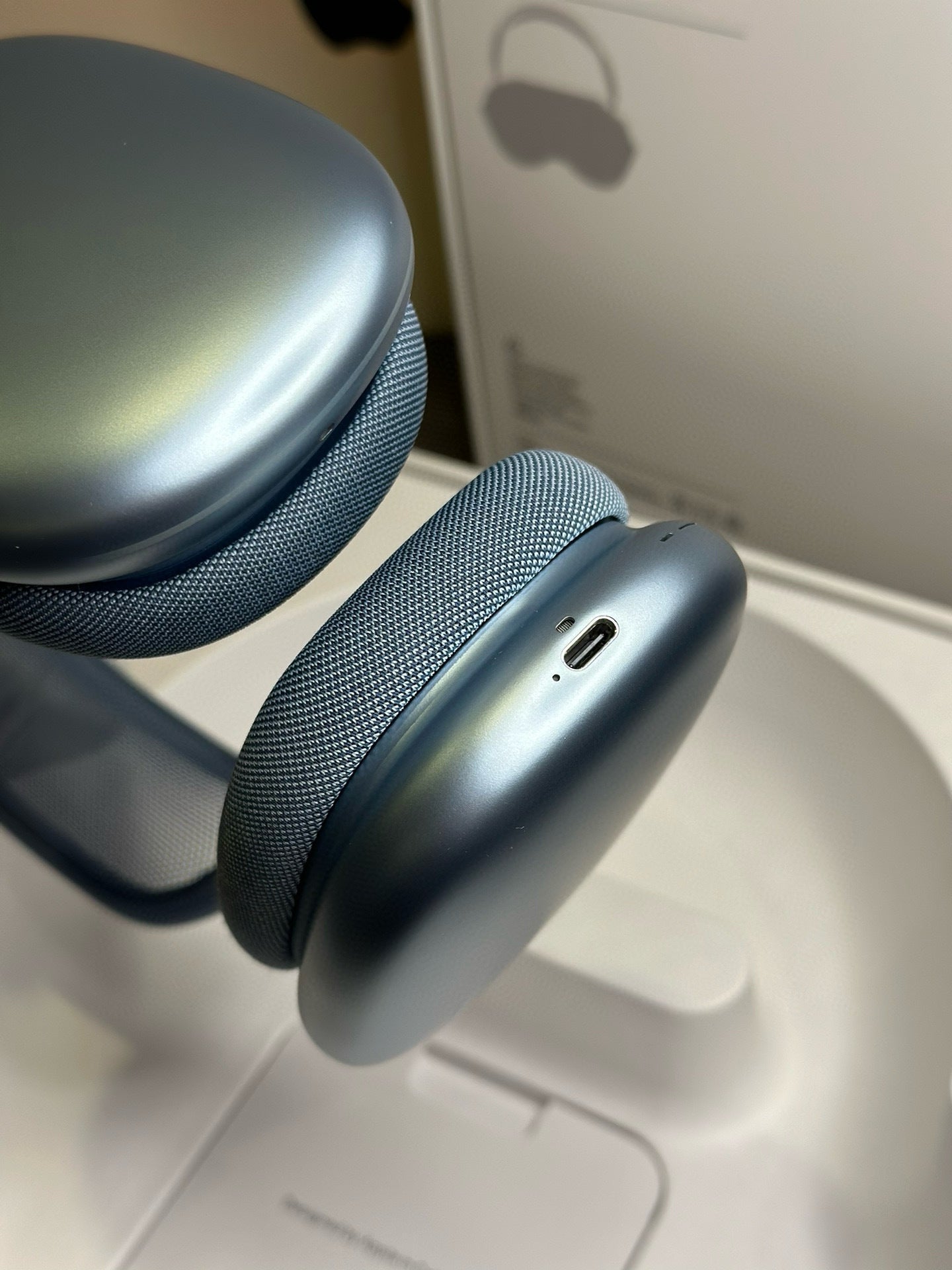 Apple AirPods Max Blue