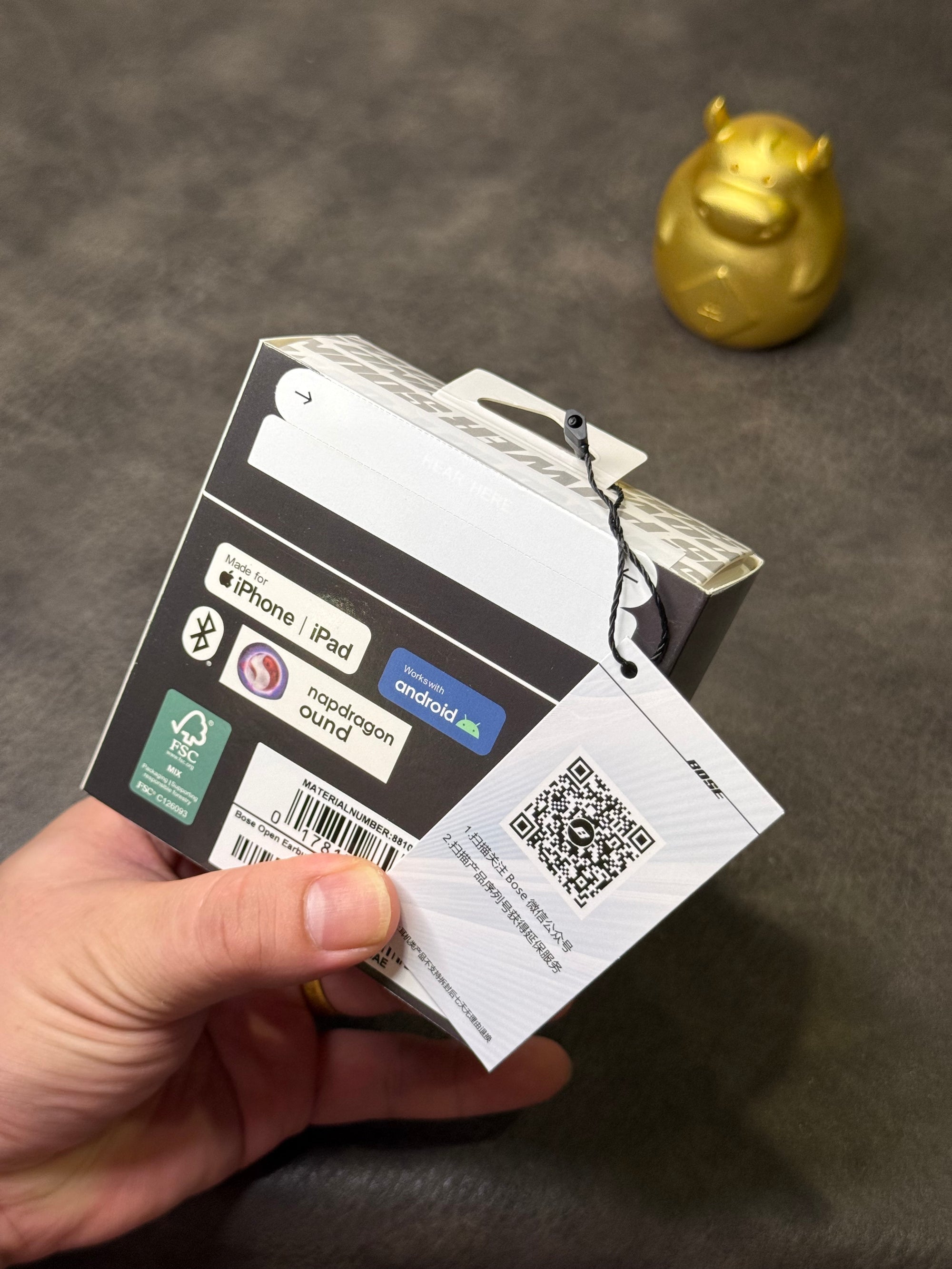 Fones de ouvido Bose Ultra Ear Clip Open na edição Poison