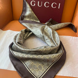 Lenço Gucci Quadrado de Seda Cor Marrom Escuro / Dourado