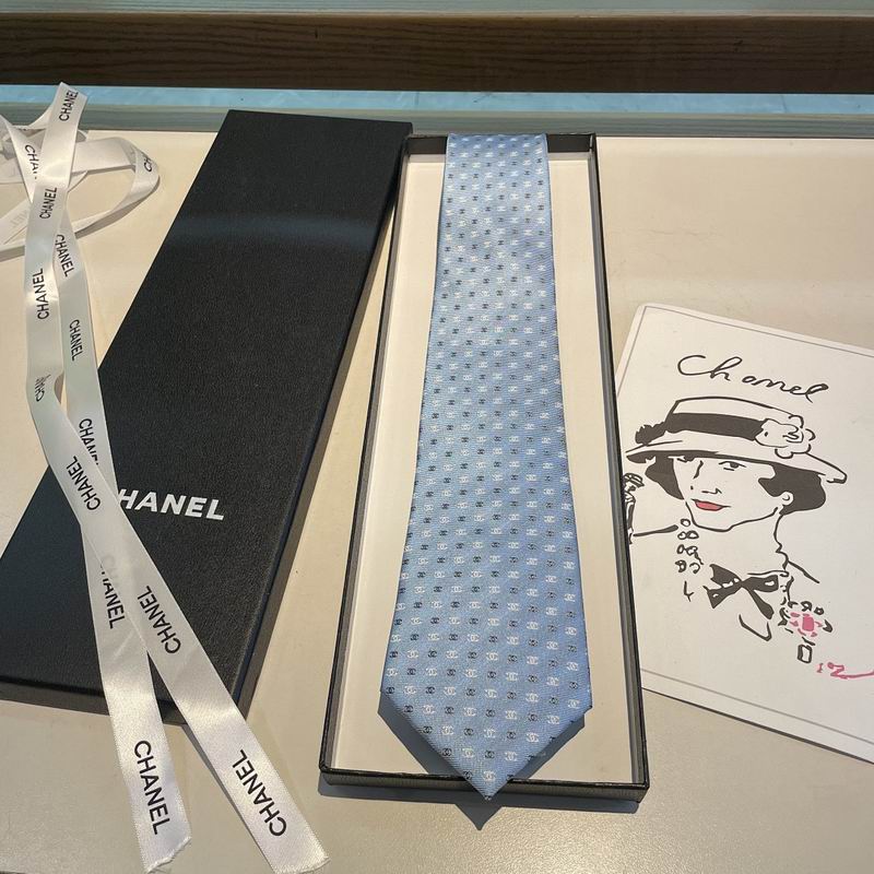 GRAVATA CHANEL DE SEDA COM MOGRAMA CC