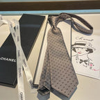GRAVATA CHANEL DE SEDA COM MOGRAMA CC