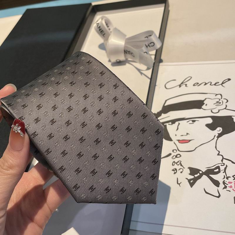 GRAVATA CHANEL DE SEDA COM MOGRAMA CC