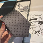 GRAVATA CHANEL DE SEDA COM MOGRAMA CC