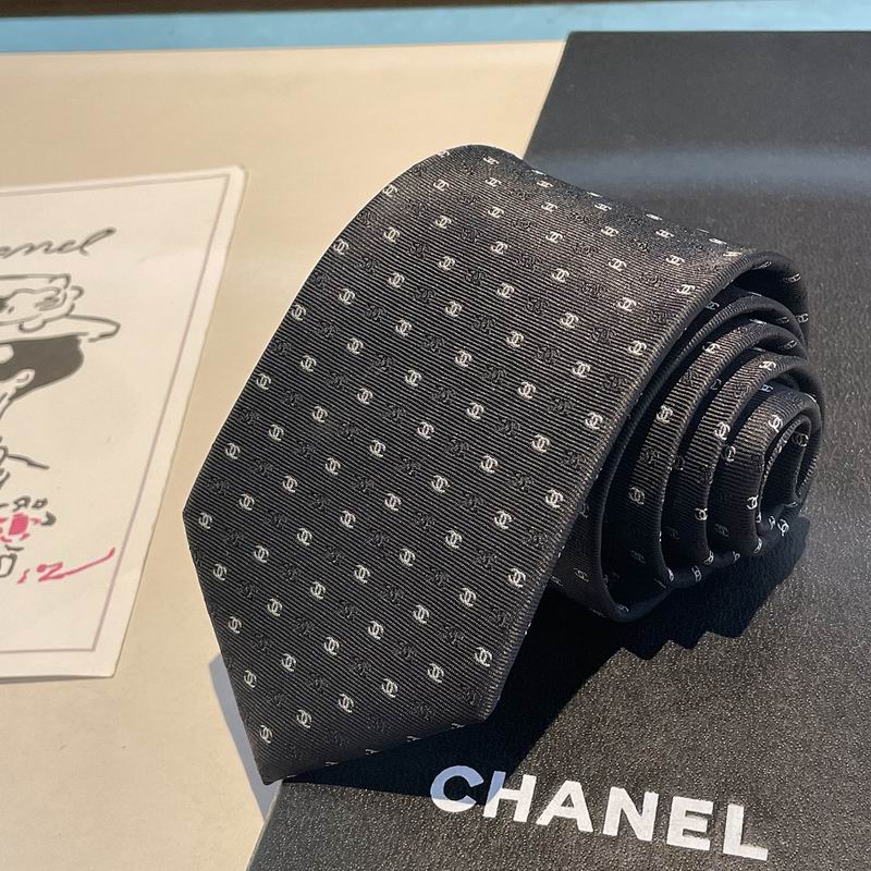 GRAVATA CHANEL DE SEDA COM MOGRAMA CC
