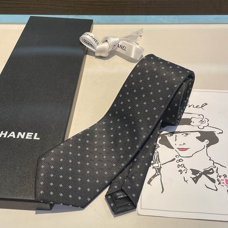 GRAVATA CHANEL DE SEDA COM MOGRAMA CC