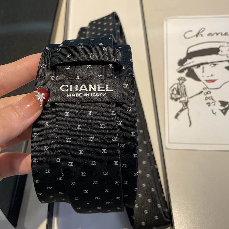 GRAVATA CHANEL DE SEDA COM MOGRAMA CC