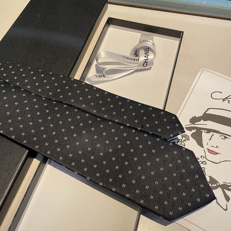 GRAVATA CHANEL DE SEDA COM MOGRAMA CC