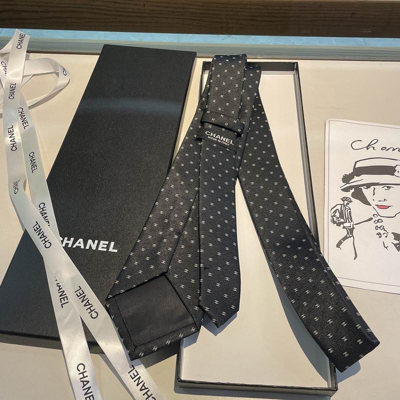 GRAVATA CHANEL DE SEDA COM MOGRAMA CC