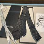 GRAVATA CHANEL DE SEDA COM MOGRAMA CC