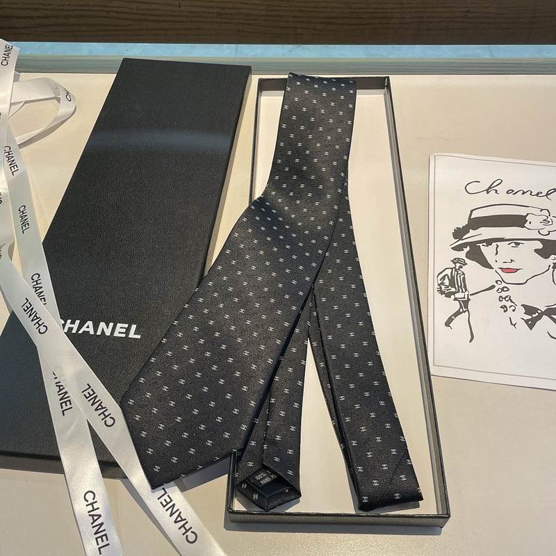 GRAVATA CHANEL DE SEDA COM MOGRAMA CC