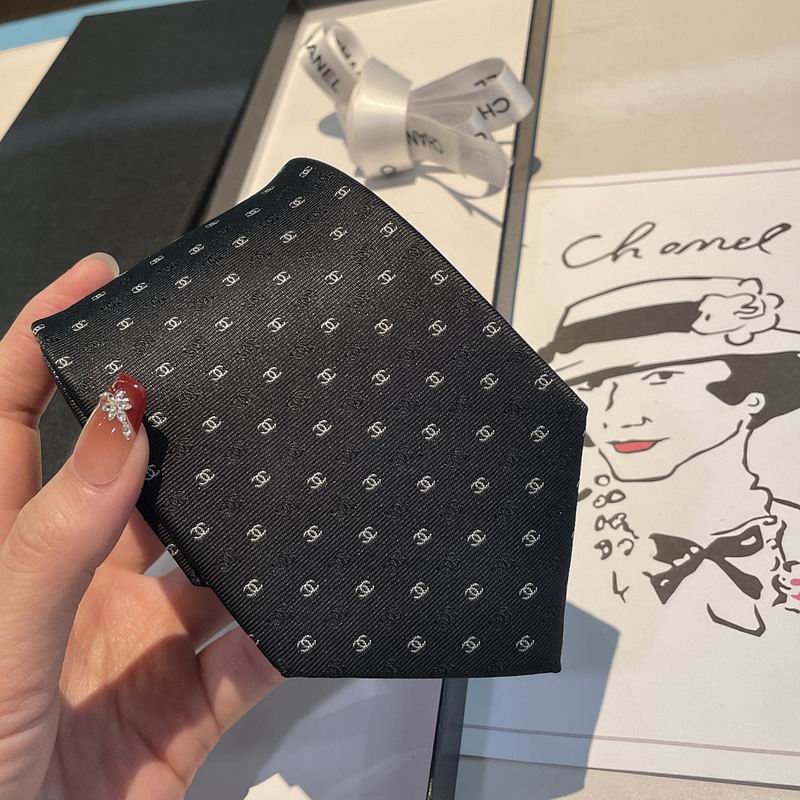 GRAVATA CHANEL DE SEDA COM MOGRAMA CC