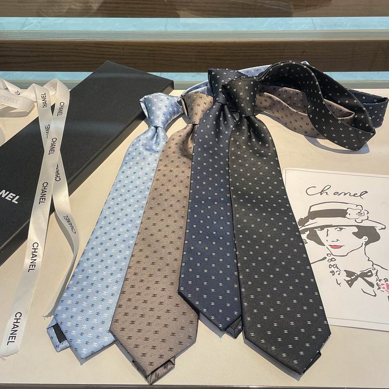 GRAVATA CHANEL DE SEDA COM MOGRAMA CC