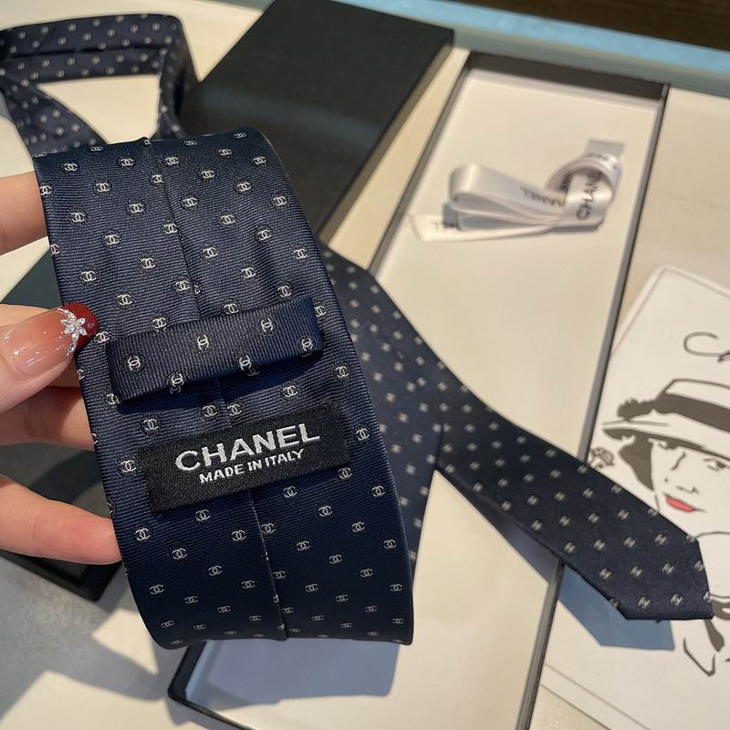 GRAVATA CHANEL DE SEDA COM MOGRAMA CC