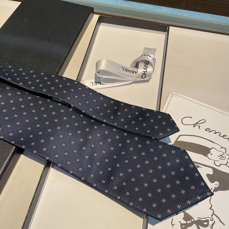GRAVATA CHANEL DE SEDA COM MOGRAMA CC
