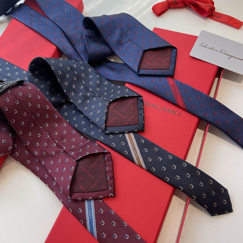 GRAVATA FERRAGAMO GANCINI EM JACQUARD DE SEDA