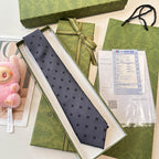 GRAVATA GUCCI DE SEDA JACQUART COM ESTAMPA DE ABELHAS GUCCI