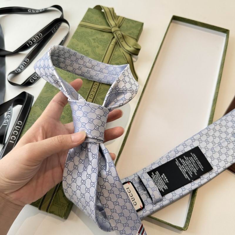 GRAVATA GUCCI  DE JACQUARD DE SEDA COM PADRÃO GG