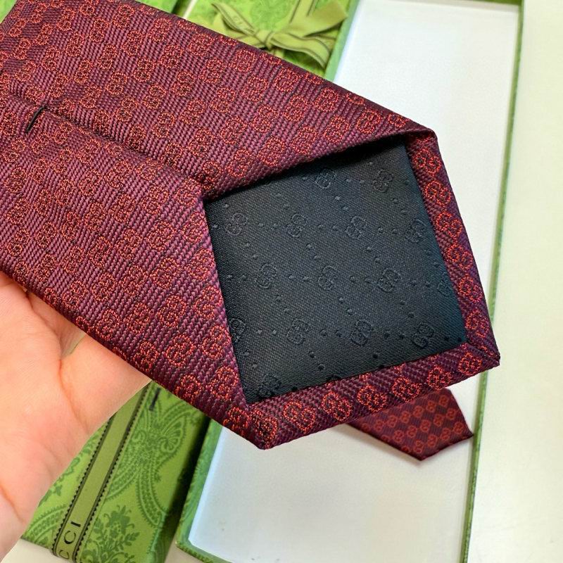 GRAVATA GUCCI GG EM JACQUART DE SEDA