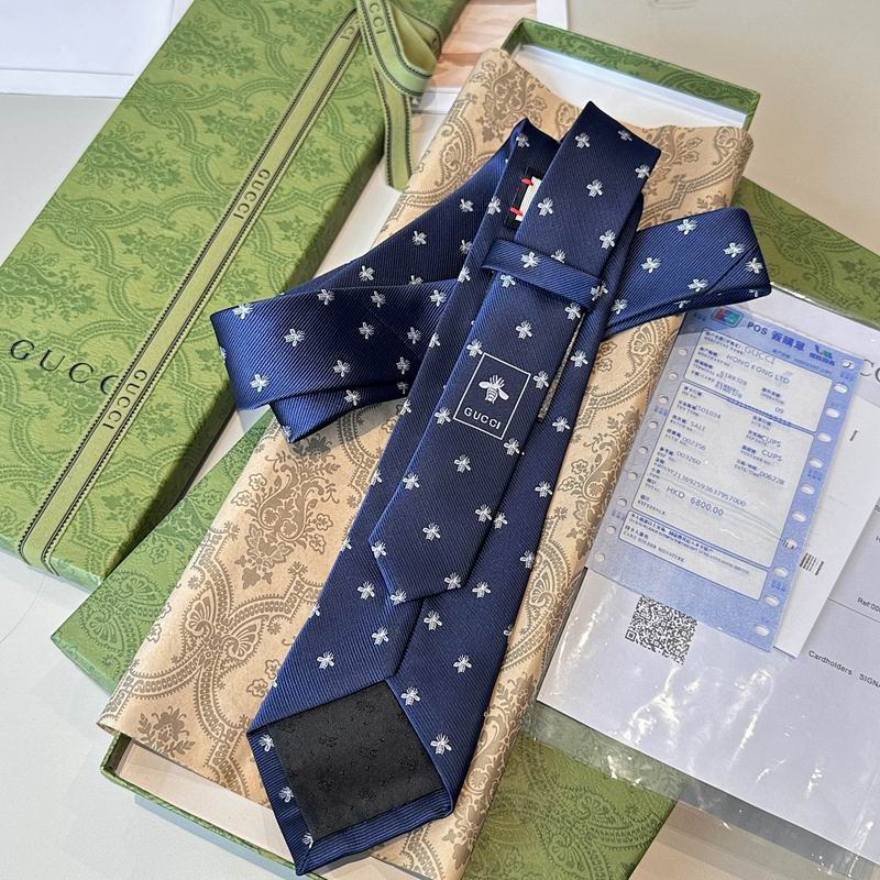 GRAVATA GUCCI DE SEDA JACQUART COM ESTAMPA DE ABELHAS GUCCI