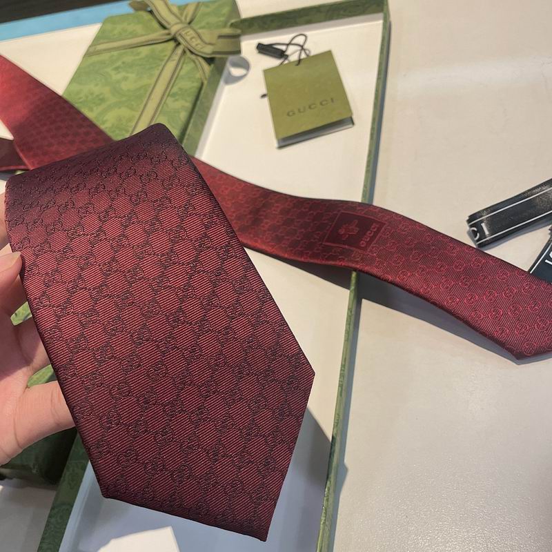 GRAVATA GUCCI DE SEDA COM ESTAMPA DOUBLE G