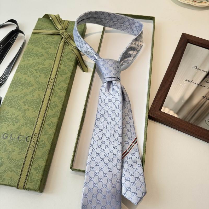 GRAVATA GUCCI  DE JACQUARD DE SEDA COM PADRÃO GG
