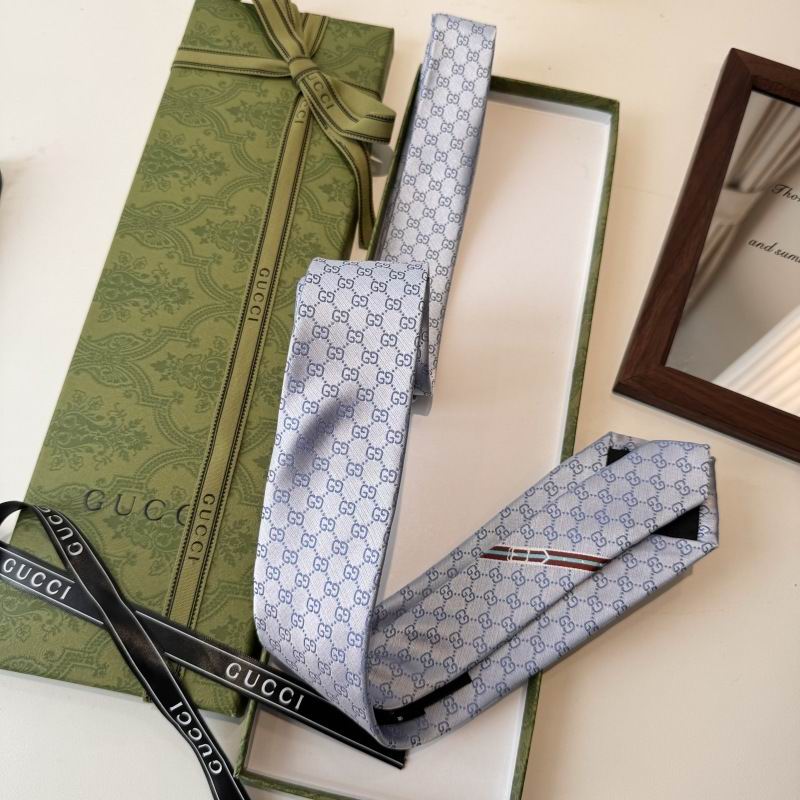 GRAVATA GUCCI  DE JACQUARD DE SEDA COM PADRÃO GG