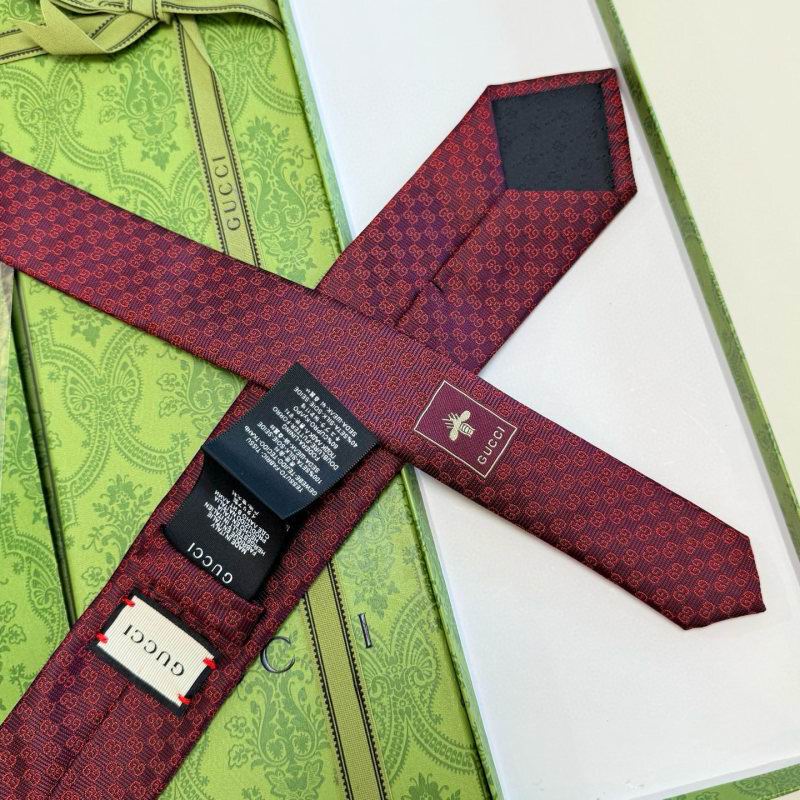 GRAVATA GUCCI GG EM JACQUART DE SEDA