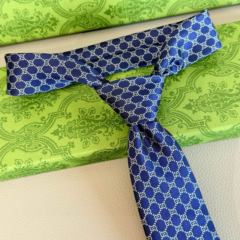 GRAVATA GUCCI  DE JACQUARD DE SEDA COM PADRÃO MINI GG