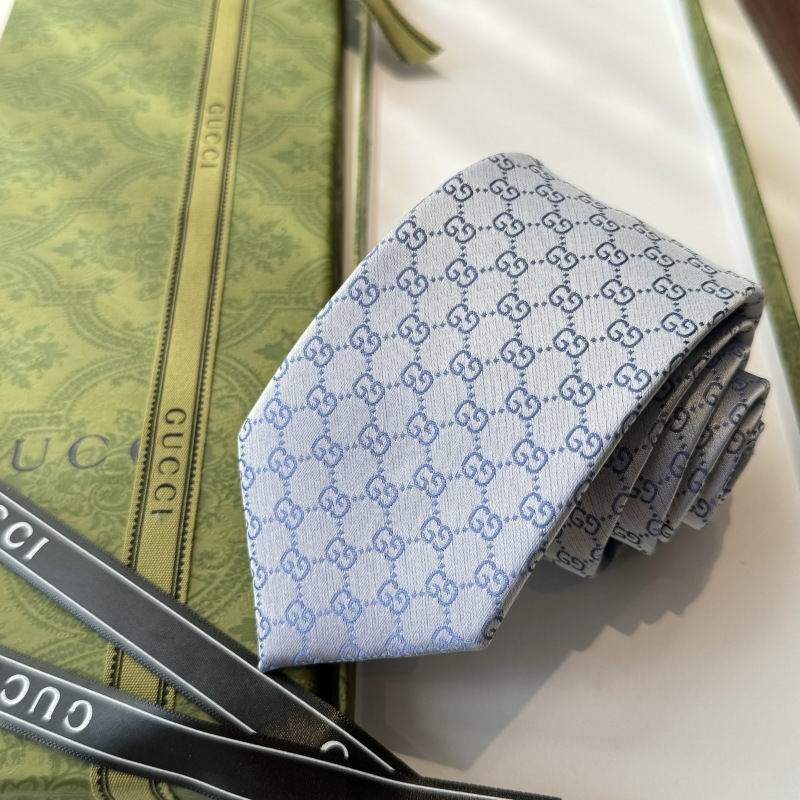 GRAVATA GUCCI  DE JACQUARD DE SEDA COM PADRÃO GG