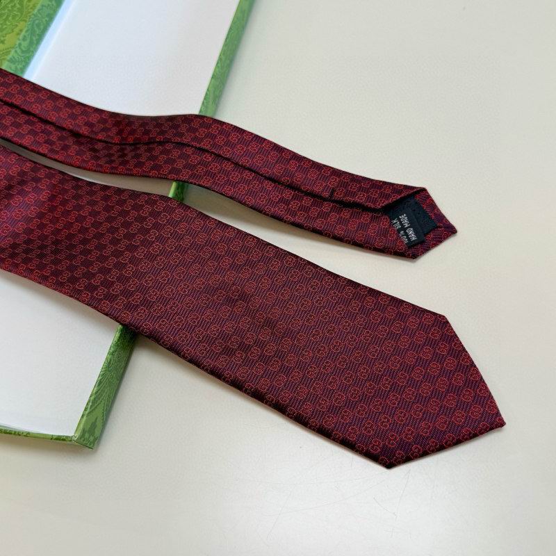 GRAVATA GUCCI GG EM JACQUART DE SEDA