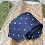GRAVATA GUCCI DE SEDA JACQUART COM ESTAMPA DE ABELHAS GUCCI