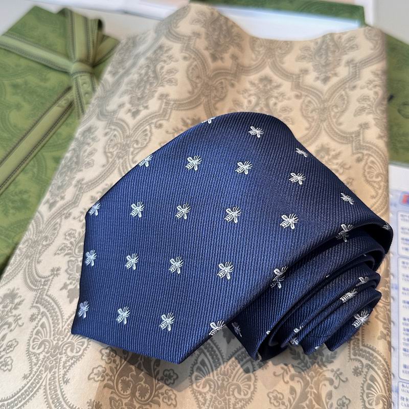 GRAVATA GUCCI DE SEDA JACQUART COM ESTAMPA DE ABELHAS GUCCI