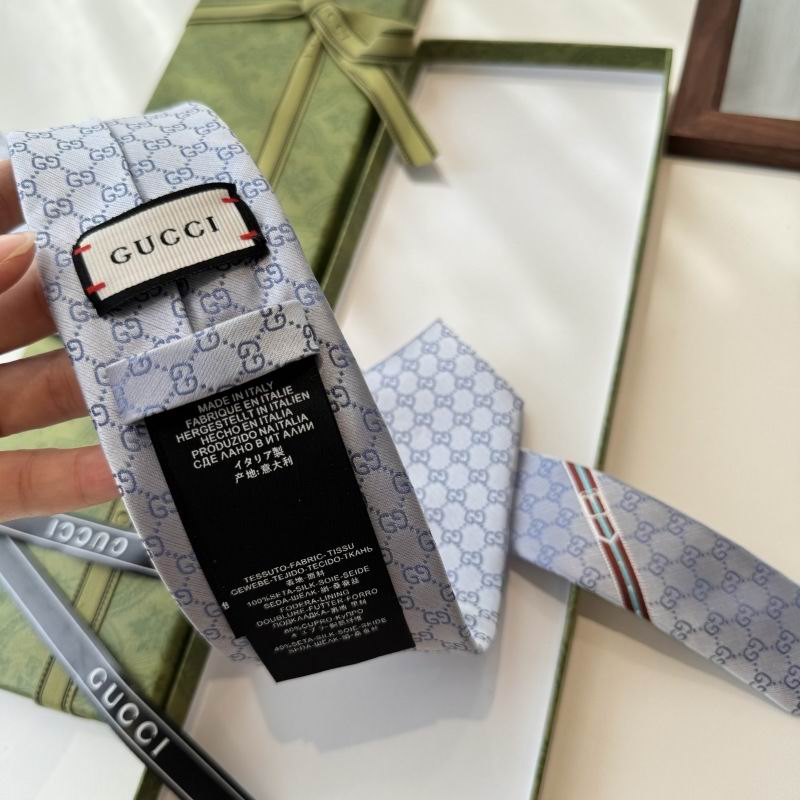 GRAVATA GUCCI  DE JACQUARD DE SEDA COM PADRÃO GG