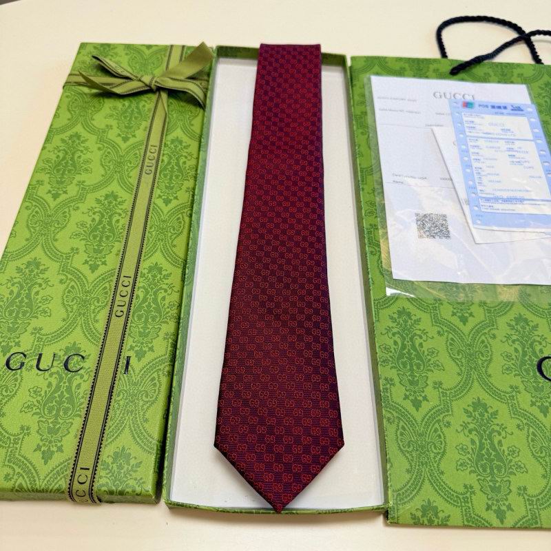 GRAVATA GUCCI GG EM JACQUART DE SEDA